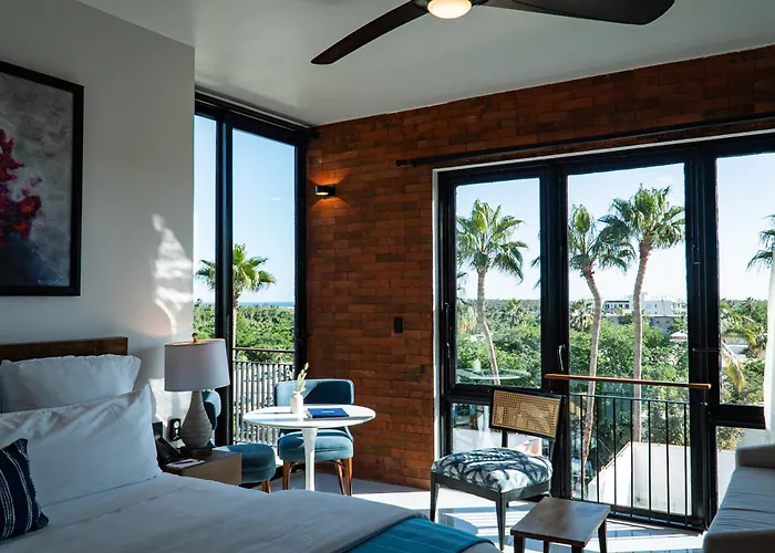 Flamboyan & Residences