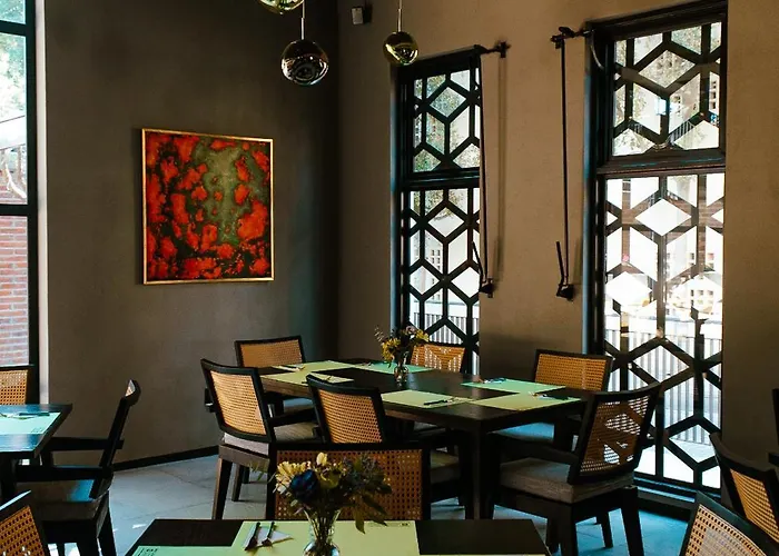 Hotel Flamboyan & Residences