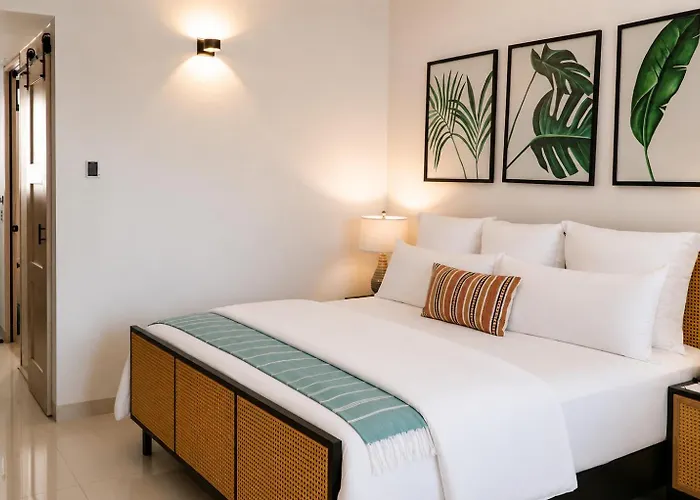 Hotel Flamboyan & Residences 4*