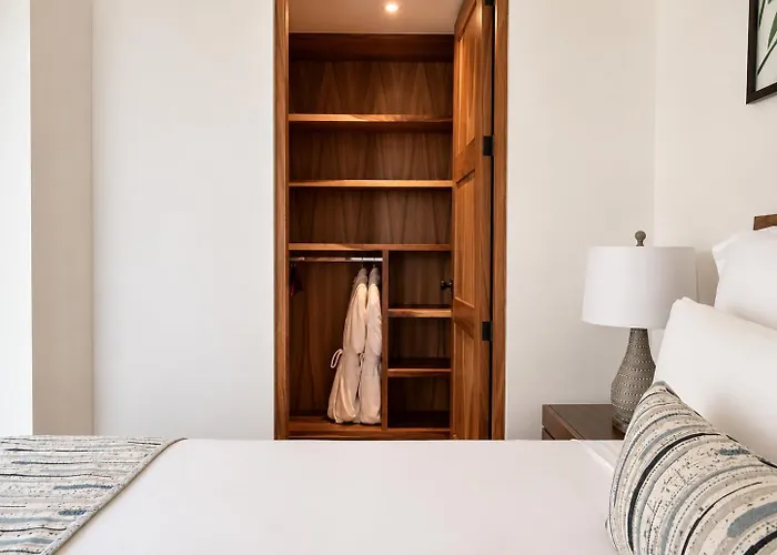 Flamboyan & Residences Hotel