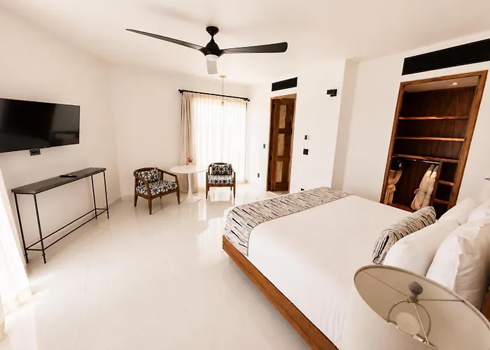 Hotel Flamboyan & Residences 4*