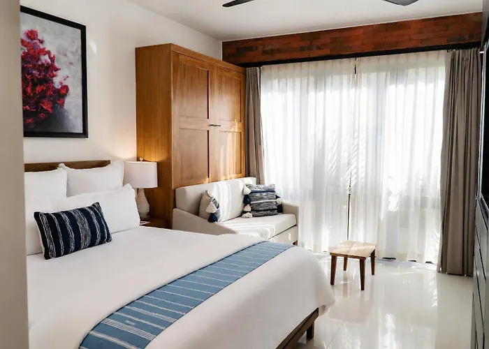 Flamboyan & Residences Hotel 4*