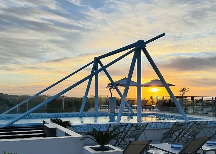 Hotel Flamboyan & Residences