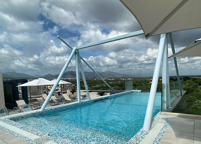 Hotel Flamboyan & Residences