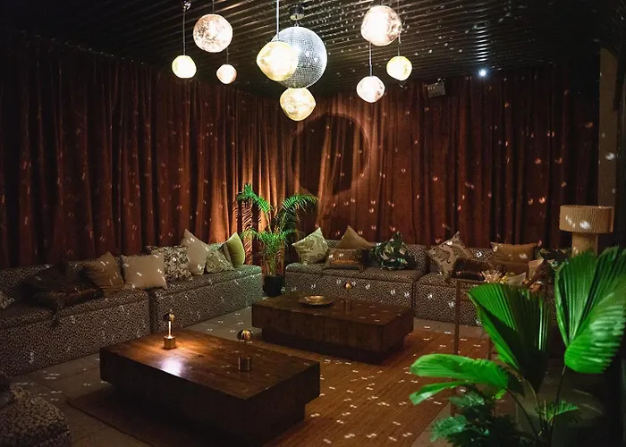 Hotel Flamboyan & Residences 4*